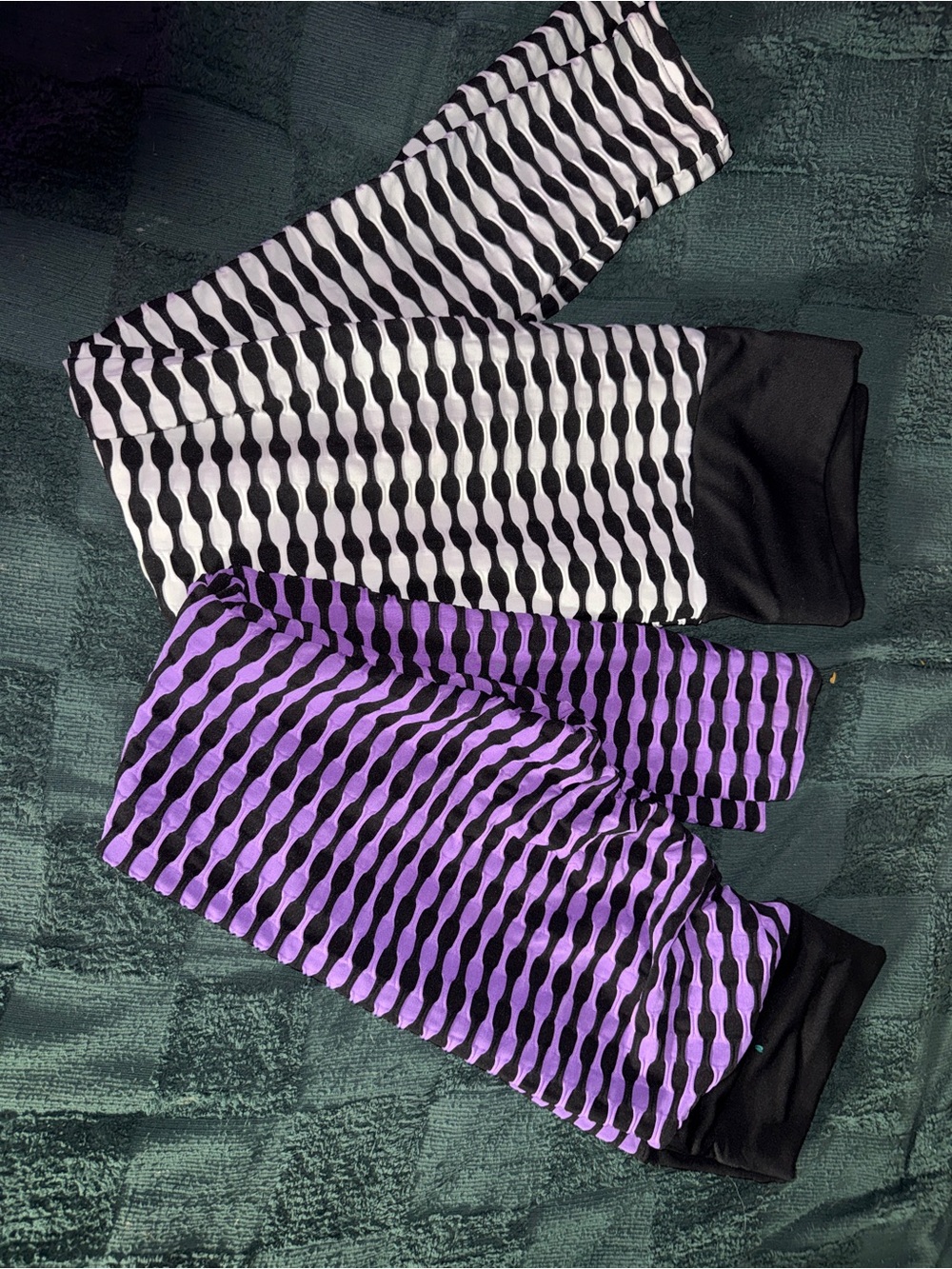BUNDLWomen’s Purple(M) & Black(L) Patterned Leggings - Stretchy Leggings Purple-